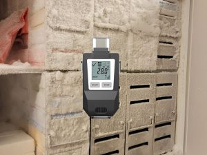 Ultra low thermometer for freezer temperature monitoring